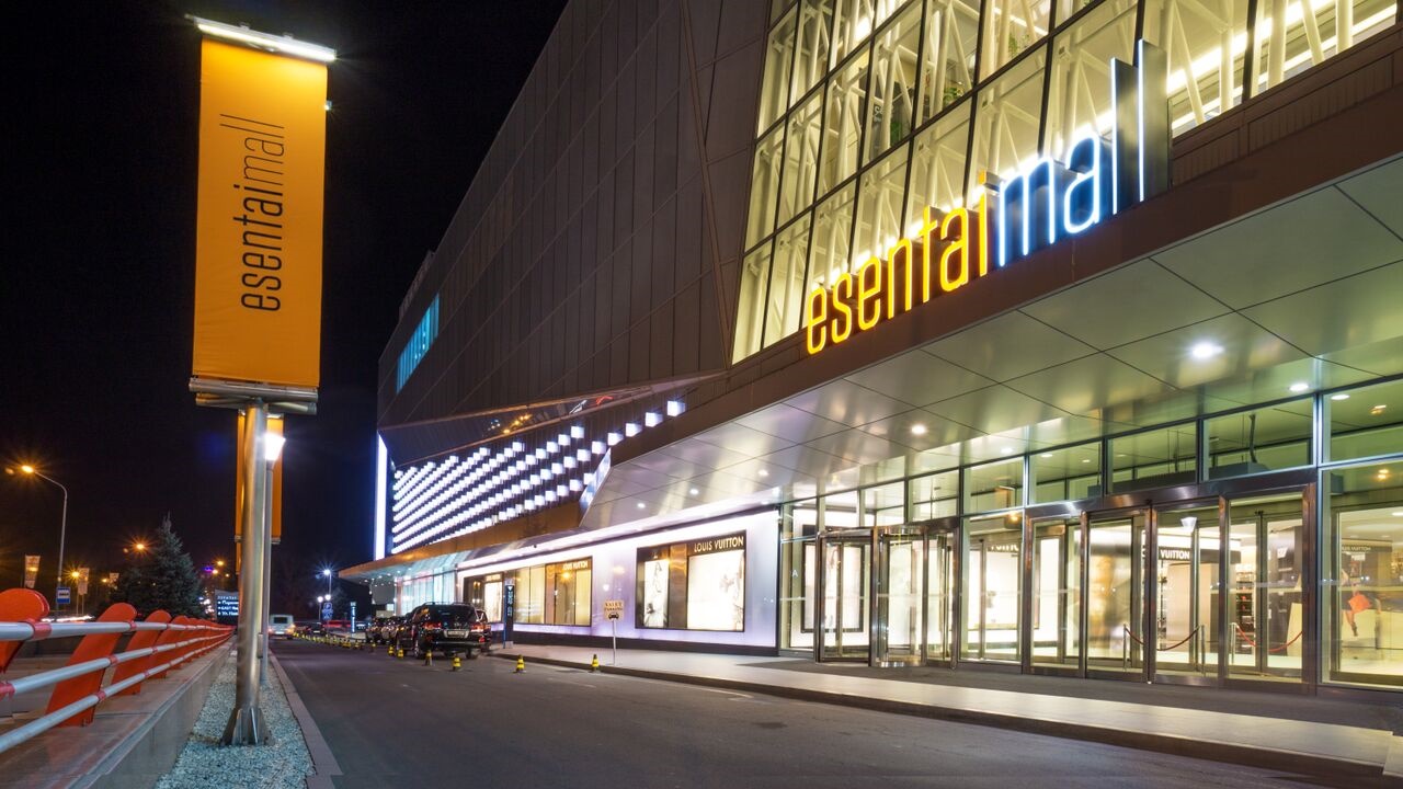 Prada_Almaty_ext_2